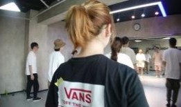 热点爆料女孩视频大全播放,女孩视频大全播放量飙升，揭秘背后原因