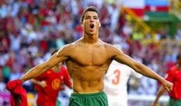 西班牙爆料c罗恋情视频,西班牙美女相伴，甜蜜瞬间引热议