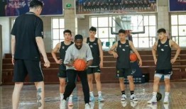 篮球最新爆料新闻,神秘交易背后，巨星动向引发热议